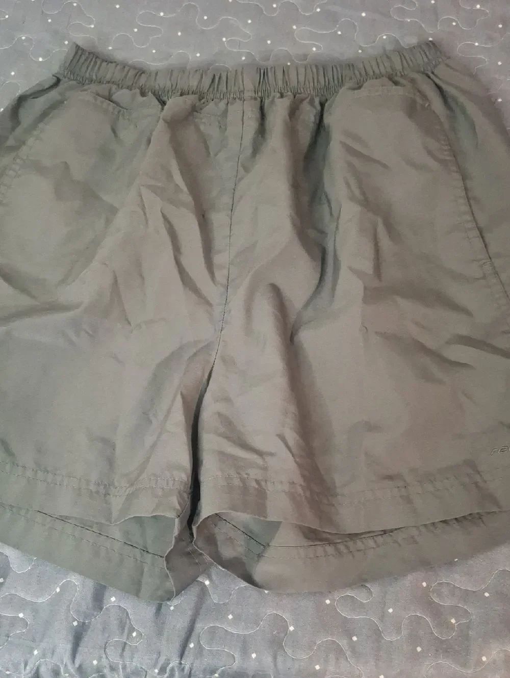 Reebok Lightweight Gray Athletic Shorts size large